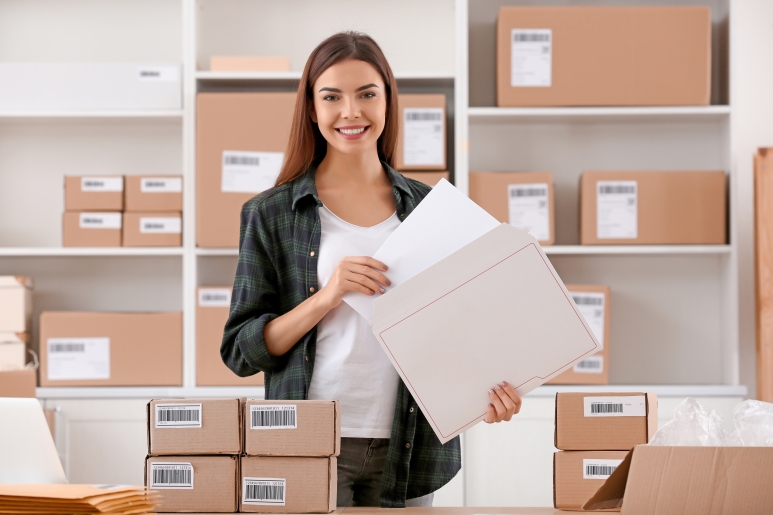 Onlinehändler im Lager